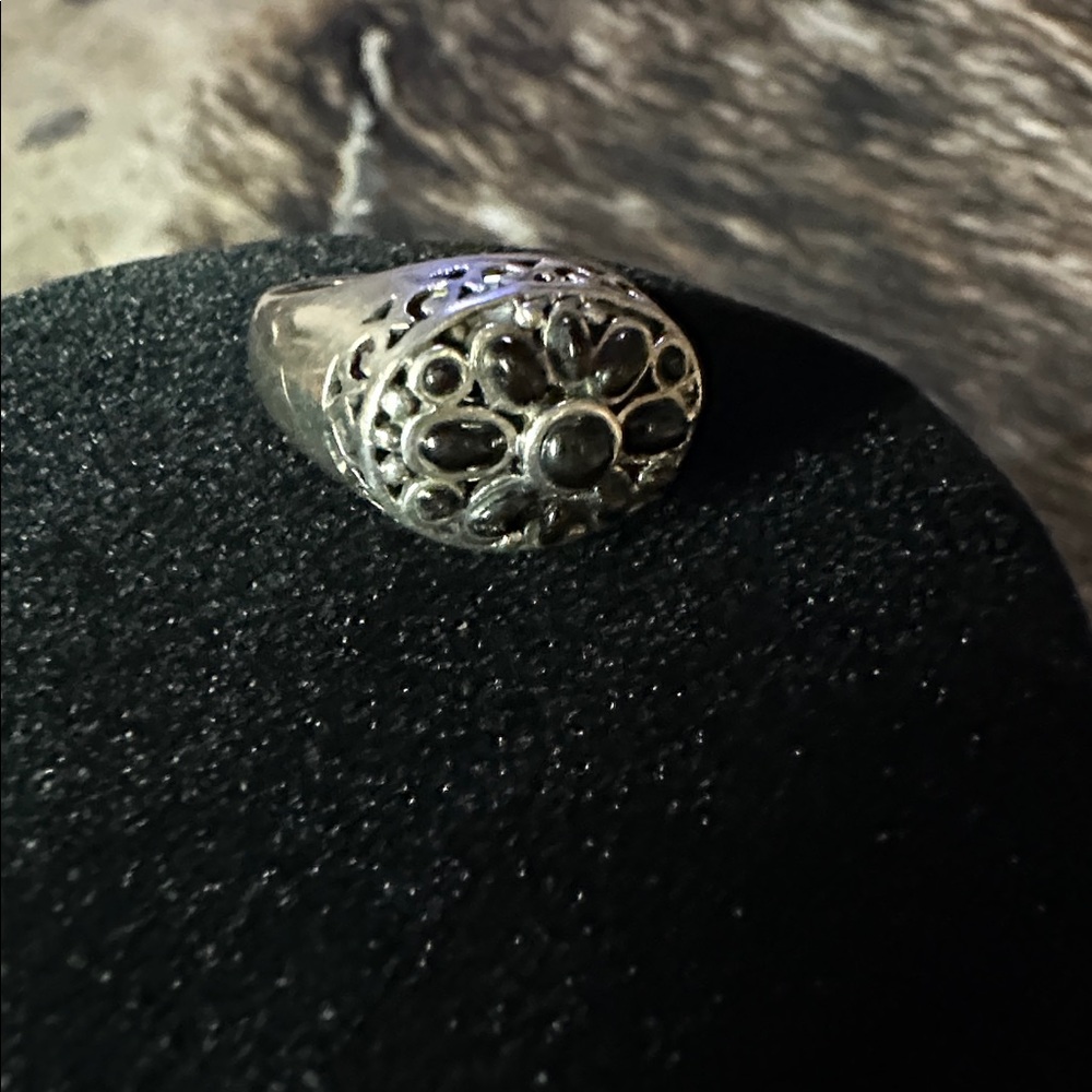 Intricate Sterling Silver Ring with Black Onyx in size 5.5